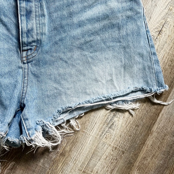 Madewell Relaxed Denim Shorts in Rosemount Wash: Destroyed Hem Edition - Picture 5 of 10